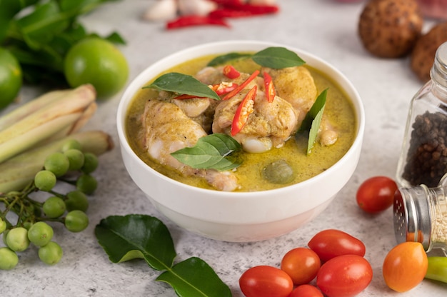 Chicken green curry in a bowl .