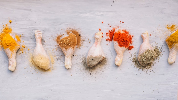 Free photo chicken legs with spices