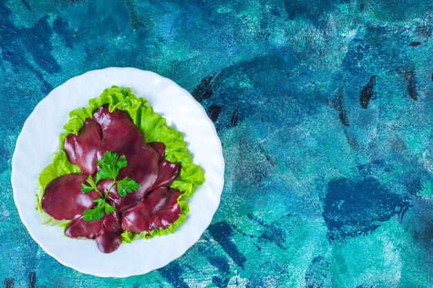 Chicken livers on a lettuce leaf on the plate