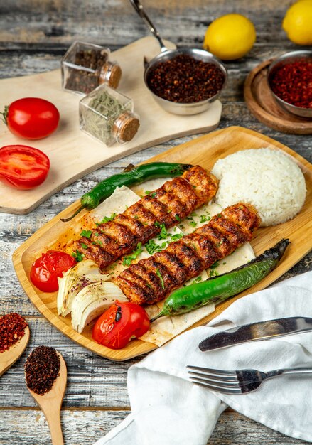 쌀 고추 토마토 양파 측면보기 치킨 룰라