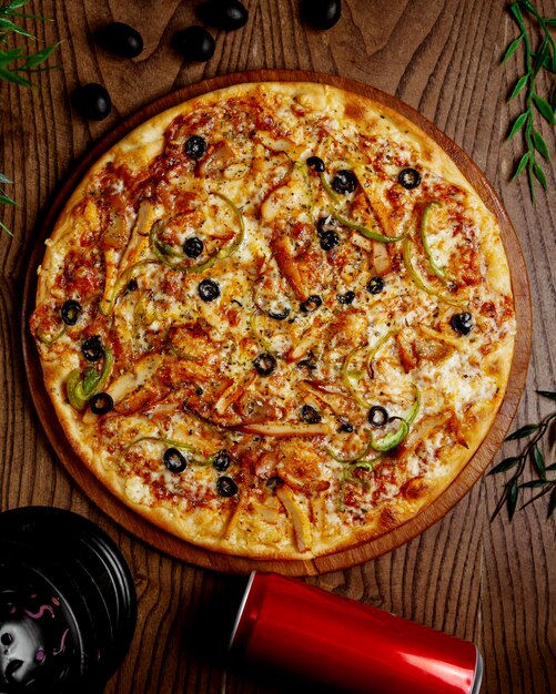 Chicken pizza with bell pepper and olives