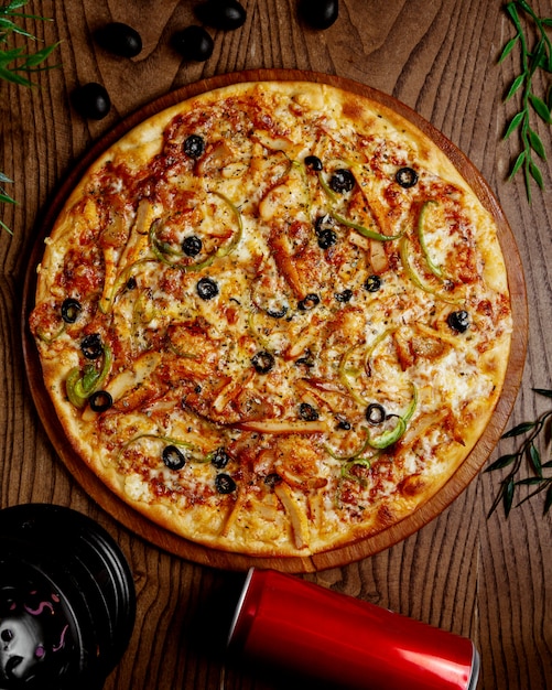 Chicken pizza with bell pepper and olives