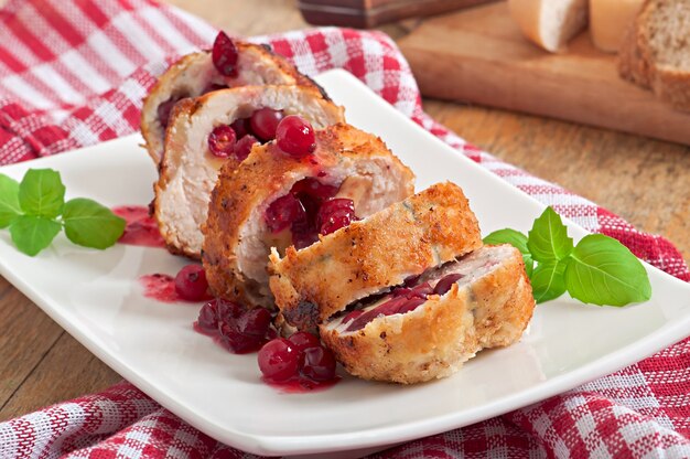 Chicken rolls with cranberries, cheese and honey