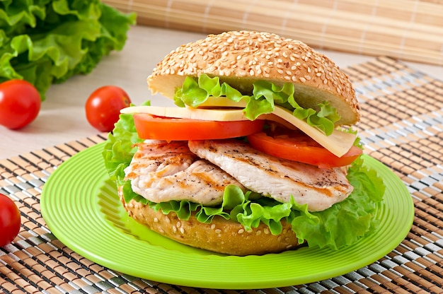 Chicken sandwich with salad and tomato