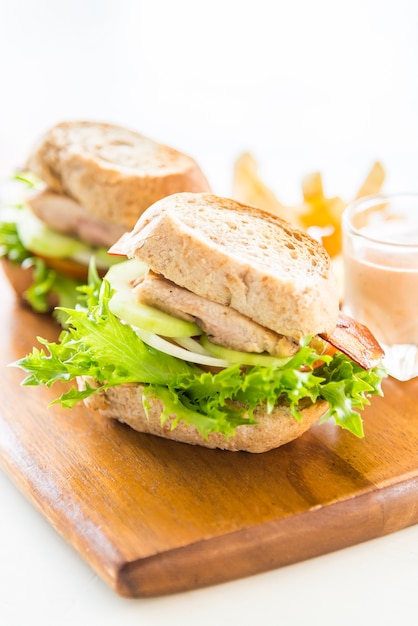 Бесплатное фото Куриный сендвич