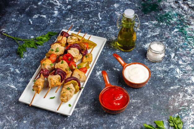 Chicken shish kebab with vegetables,ketchup,mayonnaise