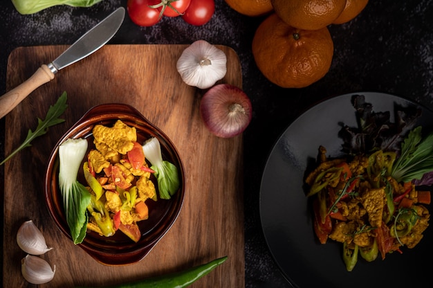 Chicken Stir Fried Chili Along with bell pepper, tomatoes and carrots