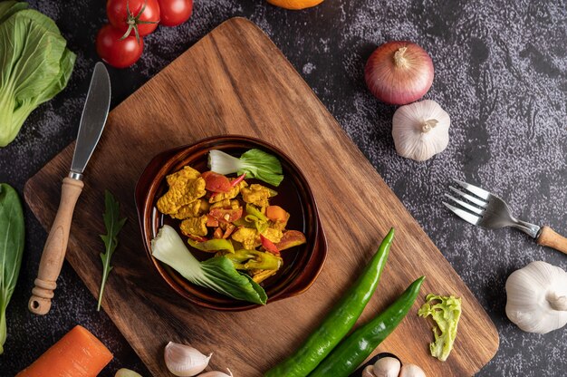 Chicken Stir Fried Chili Along with bell pepper, tomatoes and carrots