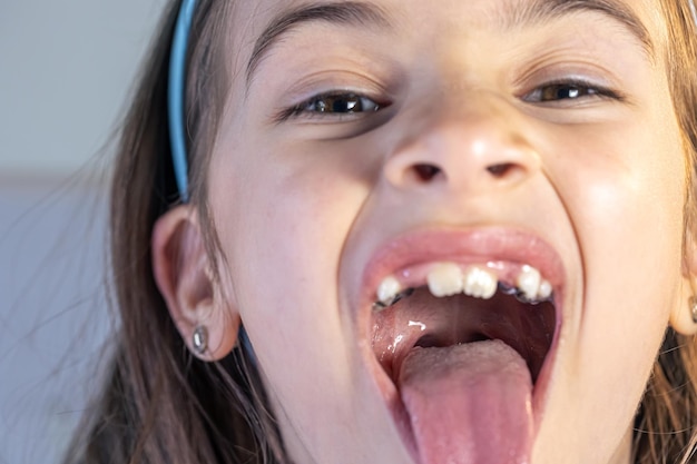 Free photo child during orthodontist visit and oral cavity checkup