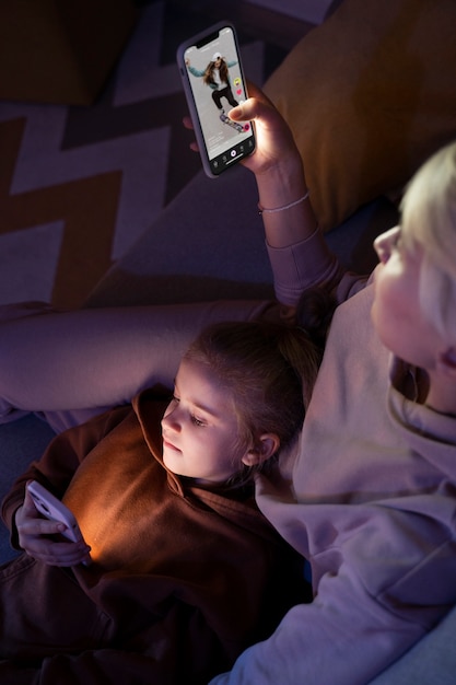 Free photo child and parent suffering from social media addiction