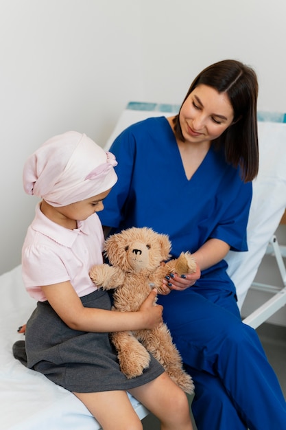 Free photo child suffering from cancer