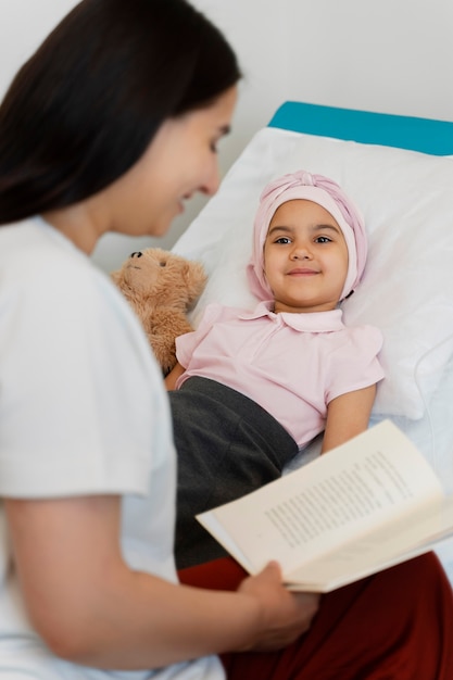 Foto gratuita bambino malato di cancro