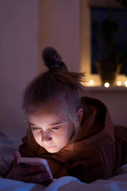 소셜 미디어 중독으로 고통받는 어린이