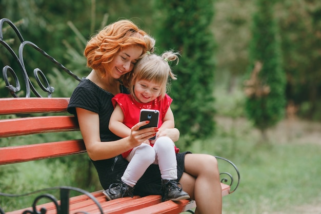 Bambino infanzia foglia femmina sana