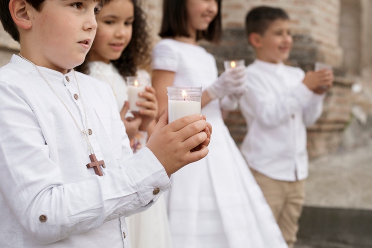 Free Photo children getting ready for their first communion