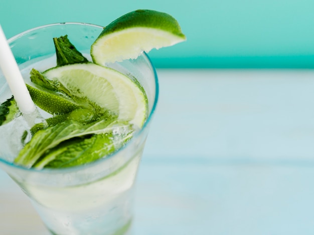 Chilled drink with lime and mint