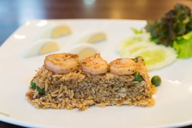 Free photo chilli paste fried rice with prawn