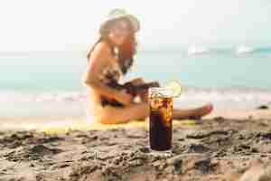 Free photo chilling drink on beach