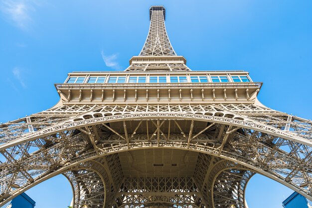 中国、マカオ -  2018年9月10日 -  mのパリのホテルとリゾートの美しいエッフェル塔のランドマーク