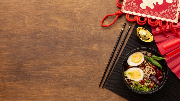 無料Photo 木製の背景に中国の新年料理