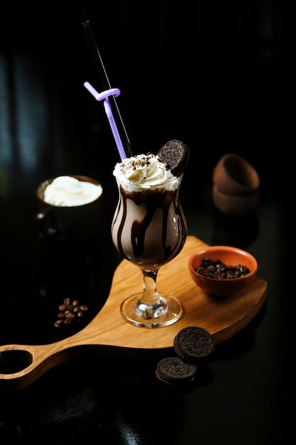 Chocolade ice cocktail with oreo cookie