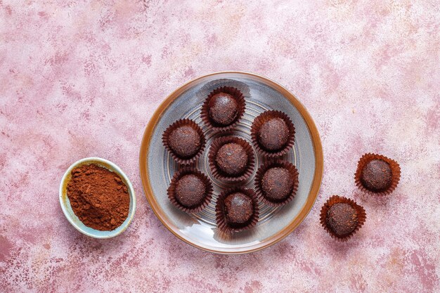 Chocolate balls with cocoa powder.