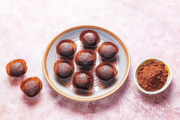 Chocolate balls with cocoa powder.