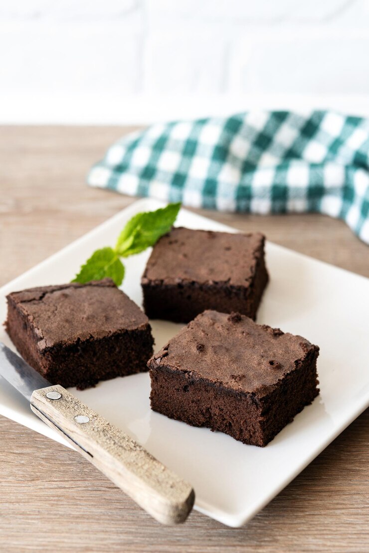 Free Photo chocolate brownie portions on wooden background