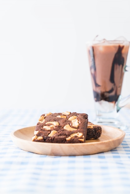 Cioccolato brownies sul tavolo