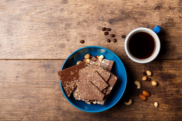 チョコレートキャンディーコーヒーと木のナッツ