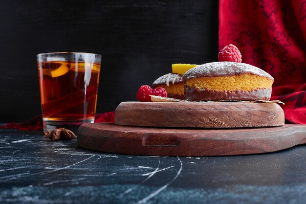 Chocolate cookie served with a glass of tea. 