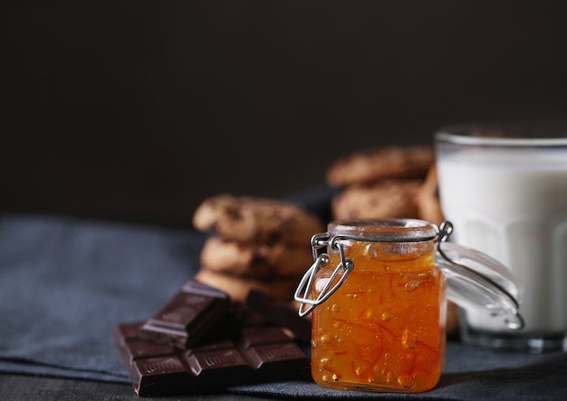 チョコレートチップ入りチョコレートクッキー