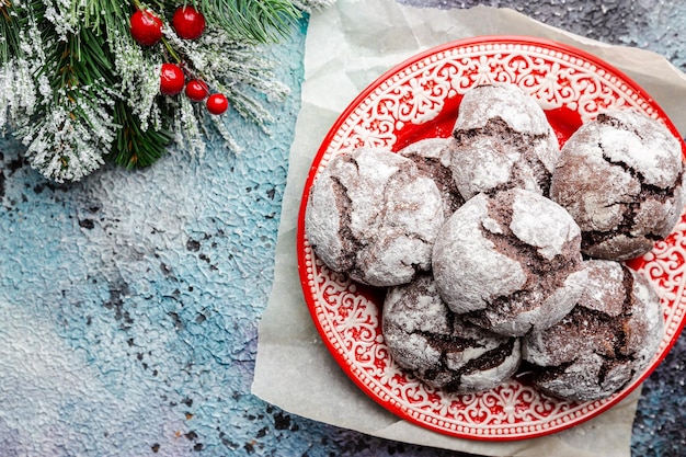 Free photo chocolate crinkle cookies