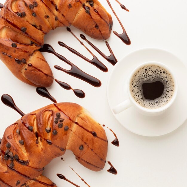 チョコレートクロワッサンとおいしいコーヒー