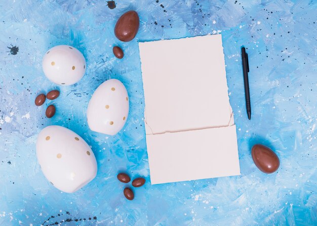 Chocolate Easter eggs with blank paper