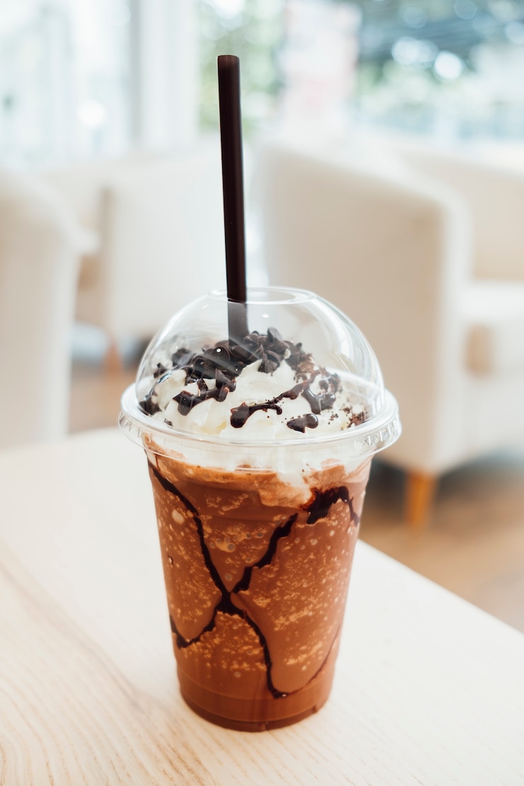無料Photo チョコレートフレップスムージーとホイップクリーム