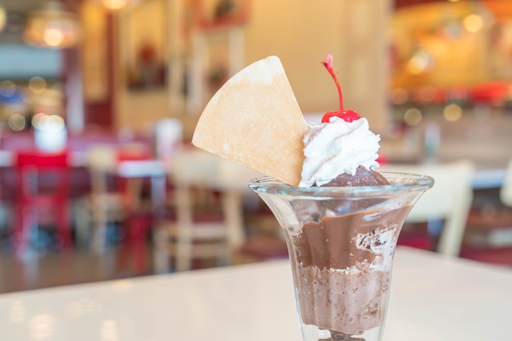 Free Photo chocolate sundae ice-cream