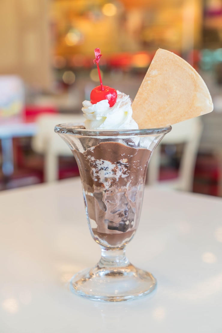 Free Photo chocolate sundae ice-cream