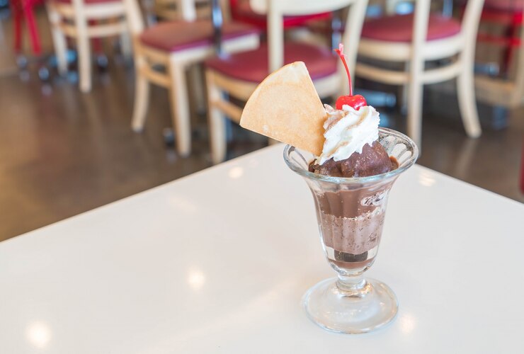 Free Photo chocolate sundae ice-cream