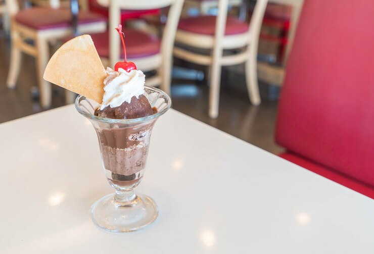 Free Photo chocolate sundae ice-cream