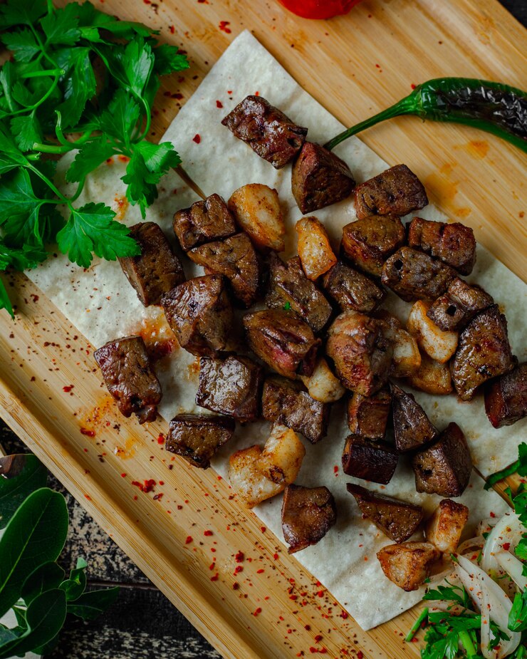 Free Photo chopped roasted meat with fat