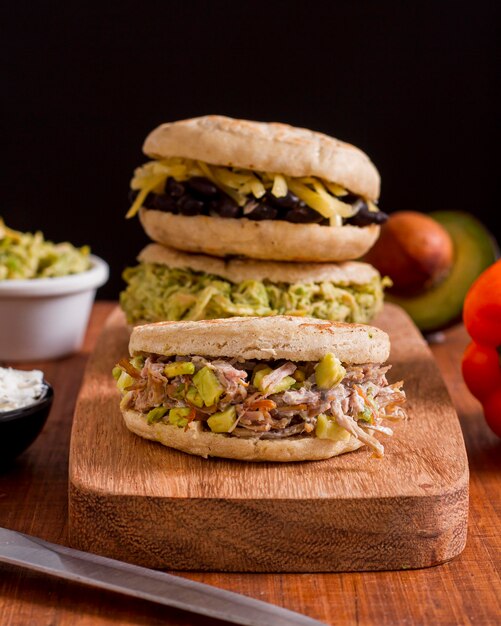 Chopping board with arepas and filling