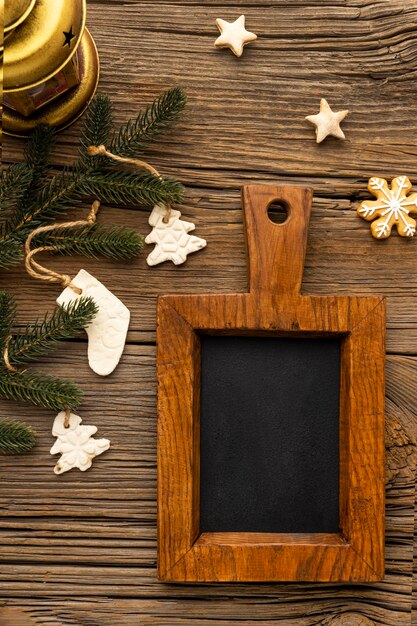 ジンジャーブレッドと黒板のクリスマスアレンジメント