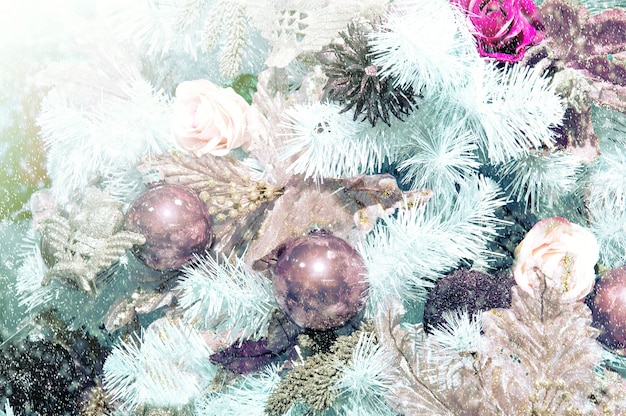 Free photo christmas balls on a tree