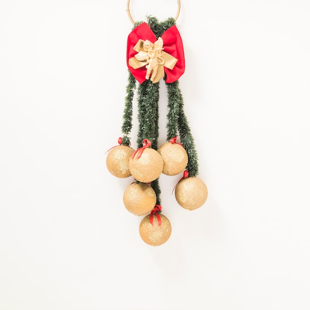 Free photo christmas balls with tinsel hanging on ring