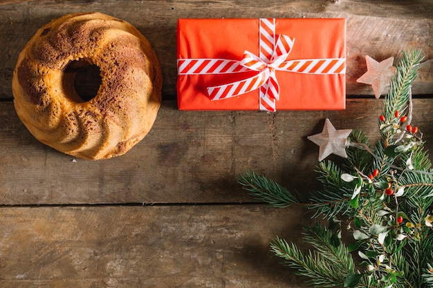 Free photo christmas cake next to present