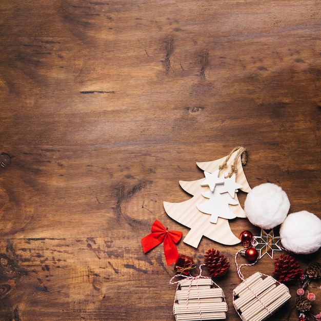 装飾と空間を持つクリスマスの組成