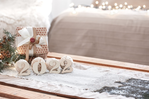 ボケ味のぼやけた背景に数字でクリスマスの構成