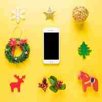 Free photo christmas composition with smartphone