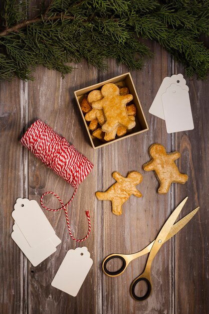 Free photo christmas concept with gingerbread men